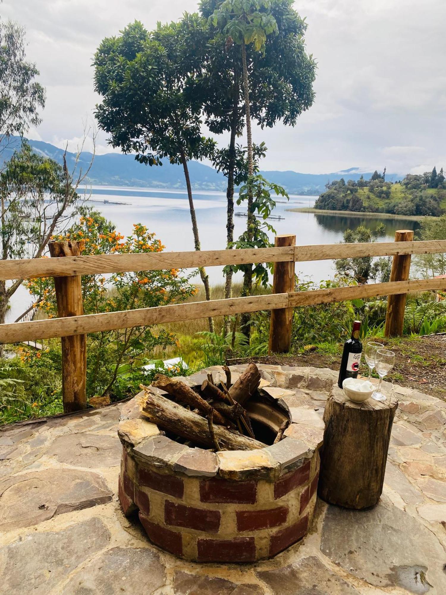 En La Laguna De La Cocha *